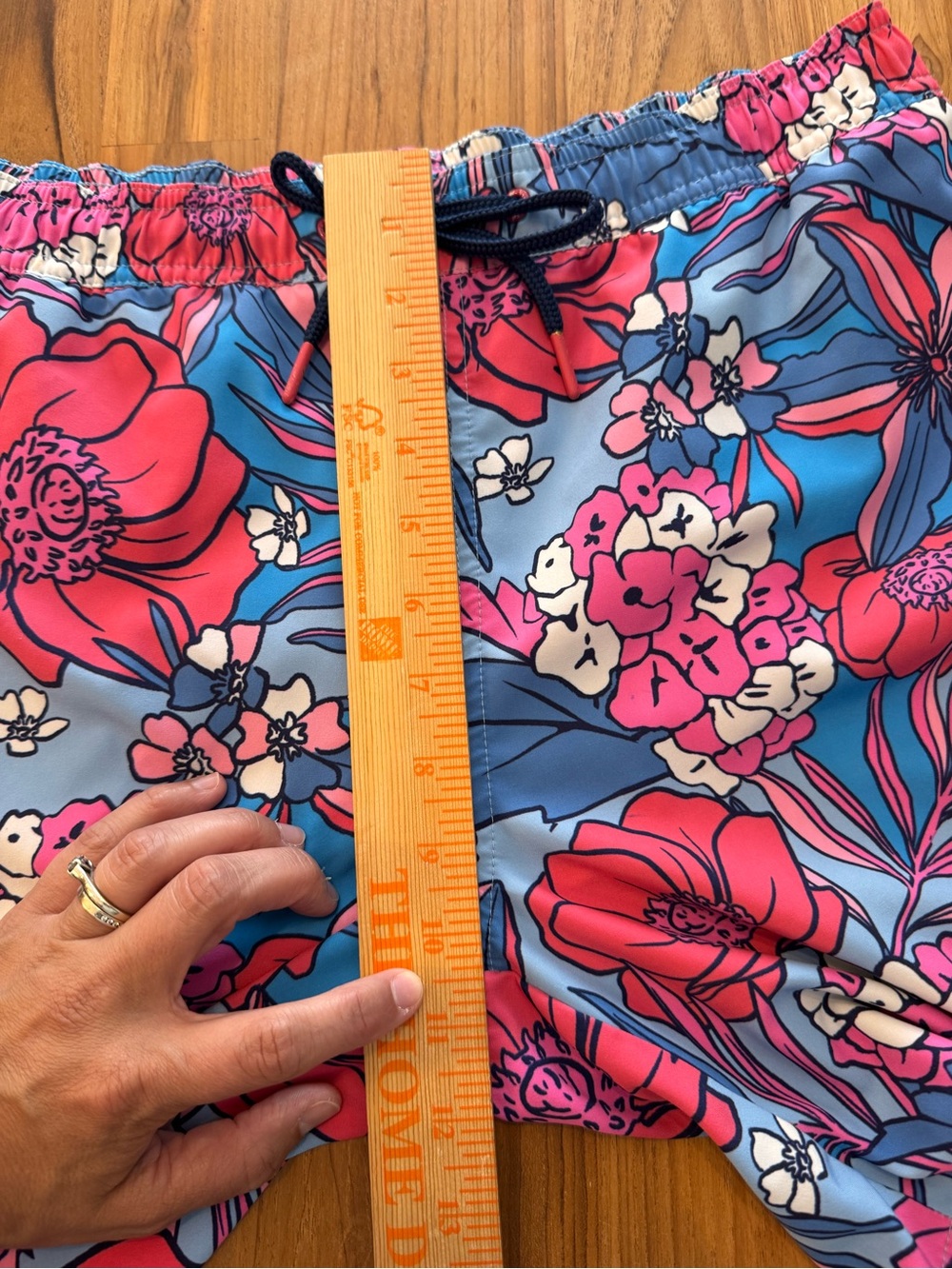 Vineyard Vines Bright Floral Swim Trunks Men’s XS - Picture 10 of 11